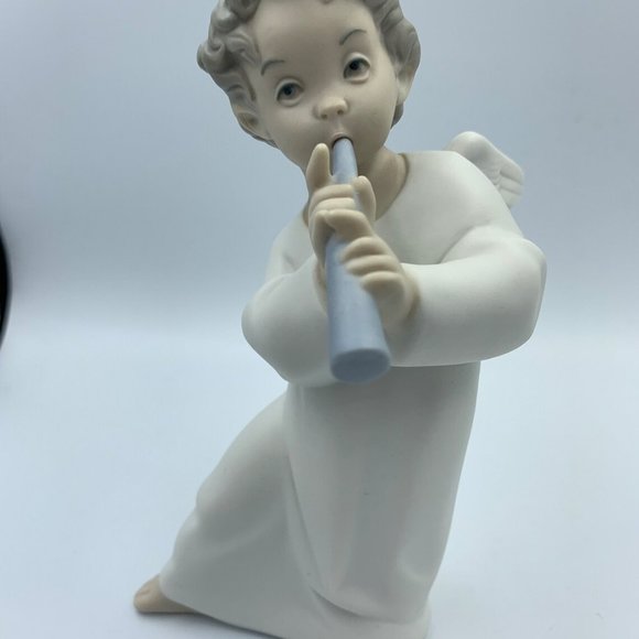 Lladro 4540 Angel with Flute Matte Finish - Picture 2 of 6